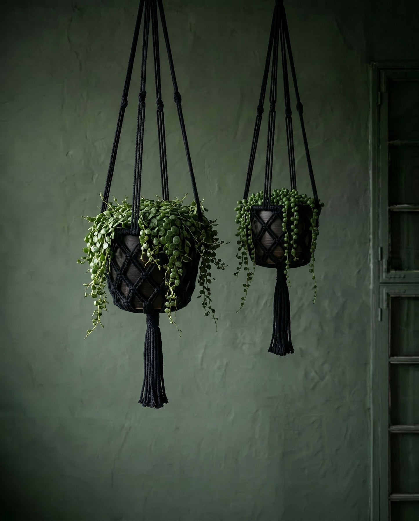 De macramé plantenhouder - zwart - M