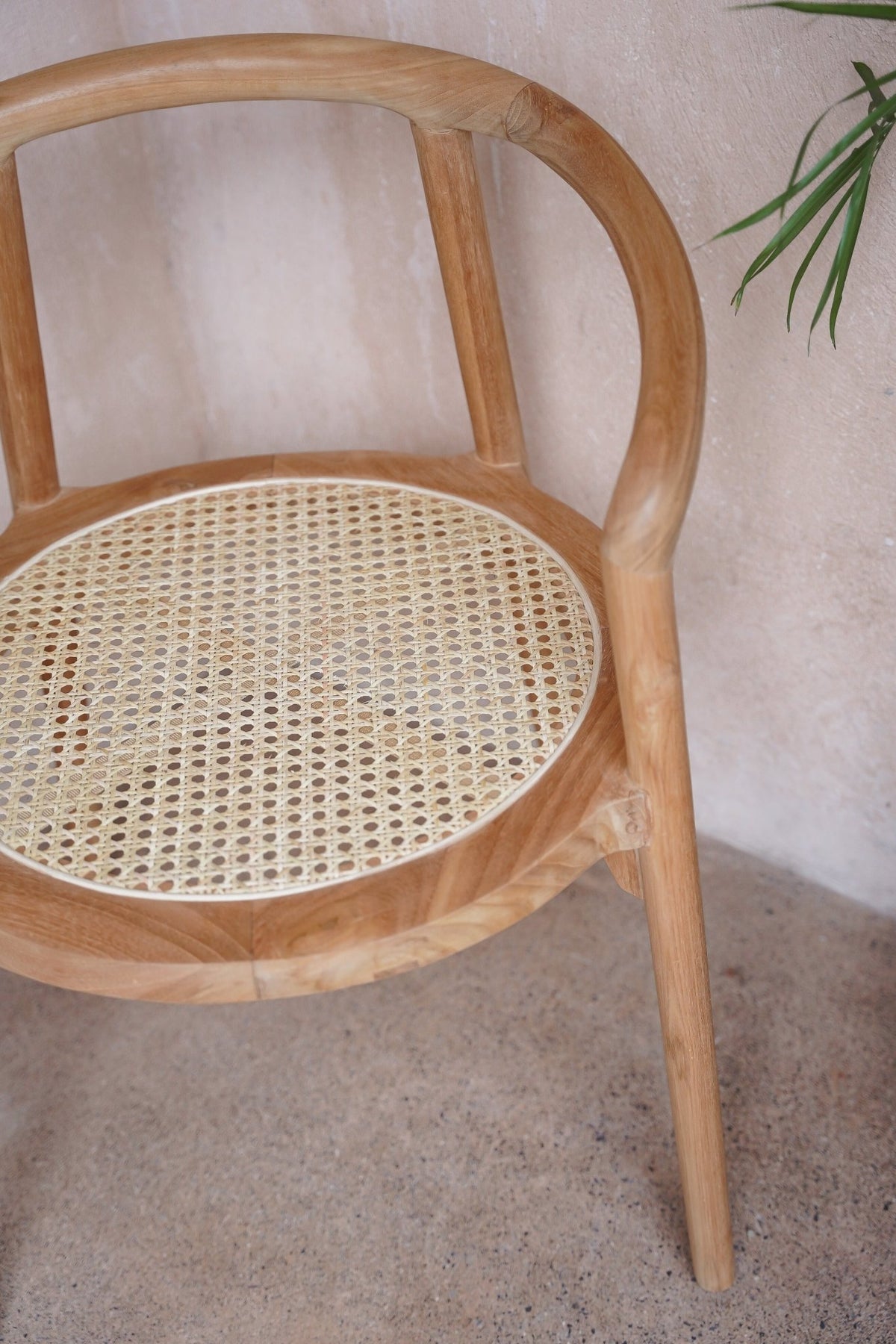 De Bulat rotan teakhouten stoel – Rotan eetkamerstoelen - Hippie Monkey