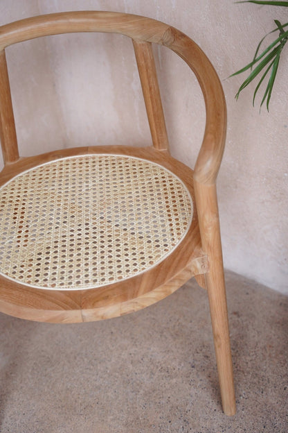 De Bulat rotan teakhouten stoel – Rotan eetkamerstoelen - Hippie Monkey