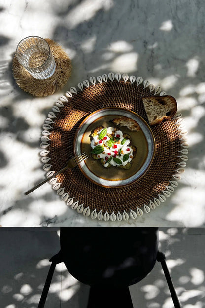 De koloniale schelp-placemat - naturel bruin