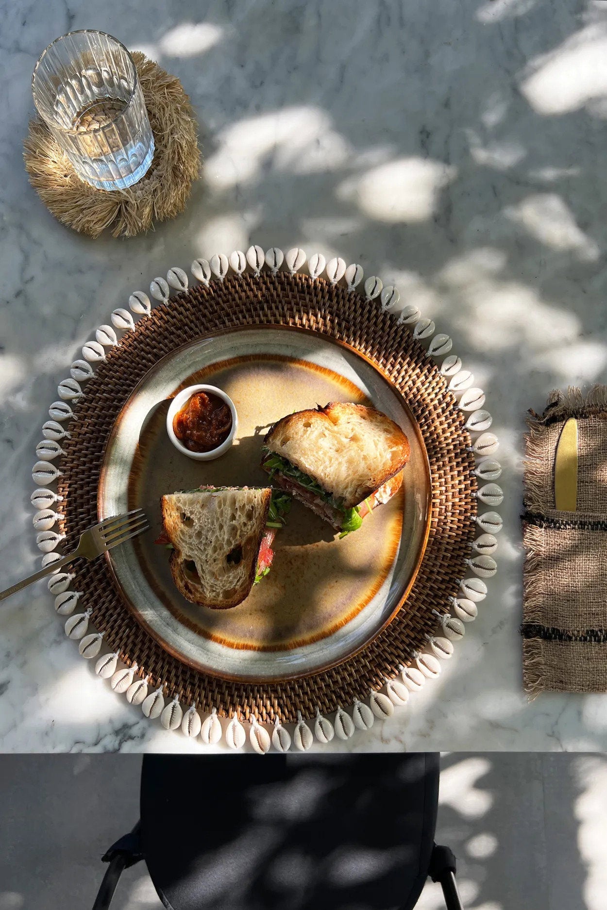 De koloniale schelp-placemat - naturel bruin
