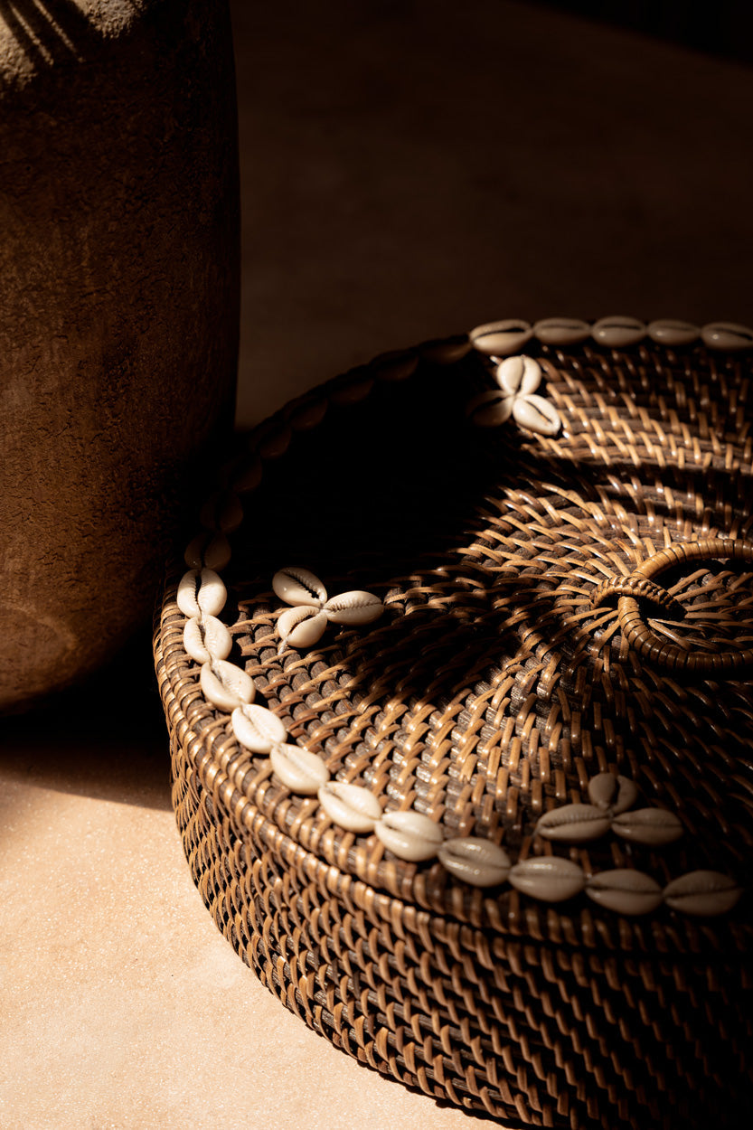 De rotan mand met vakken - naturel bruin