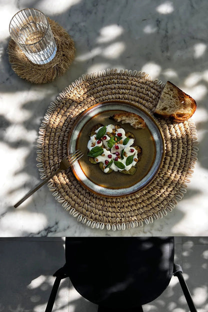 De raffia schelpenplacemat - naturel