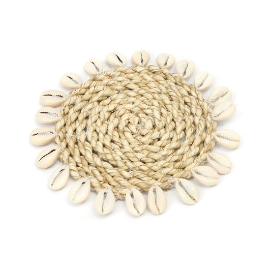 De onderzetter van zeegras met schelpen - naturel