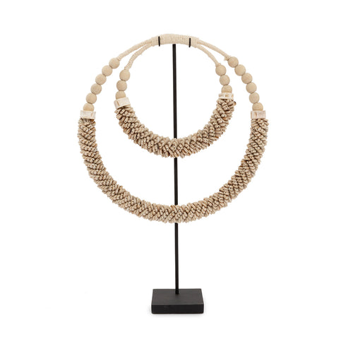De dubbele schelpketting op standaard - naturel