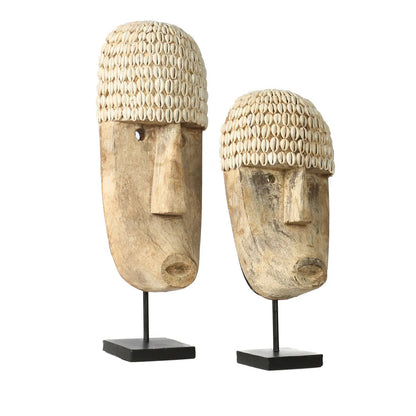 Het cowrie-masker op standaard - Middelgroot