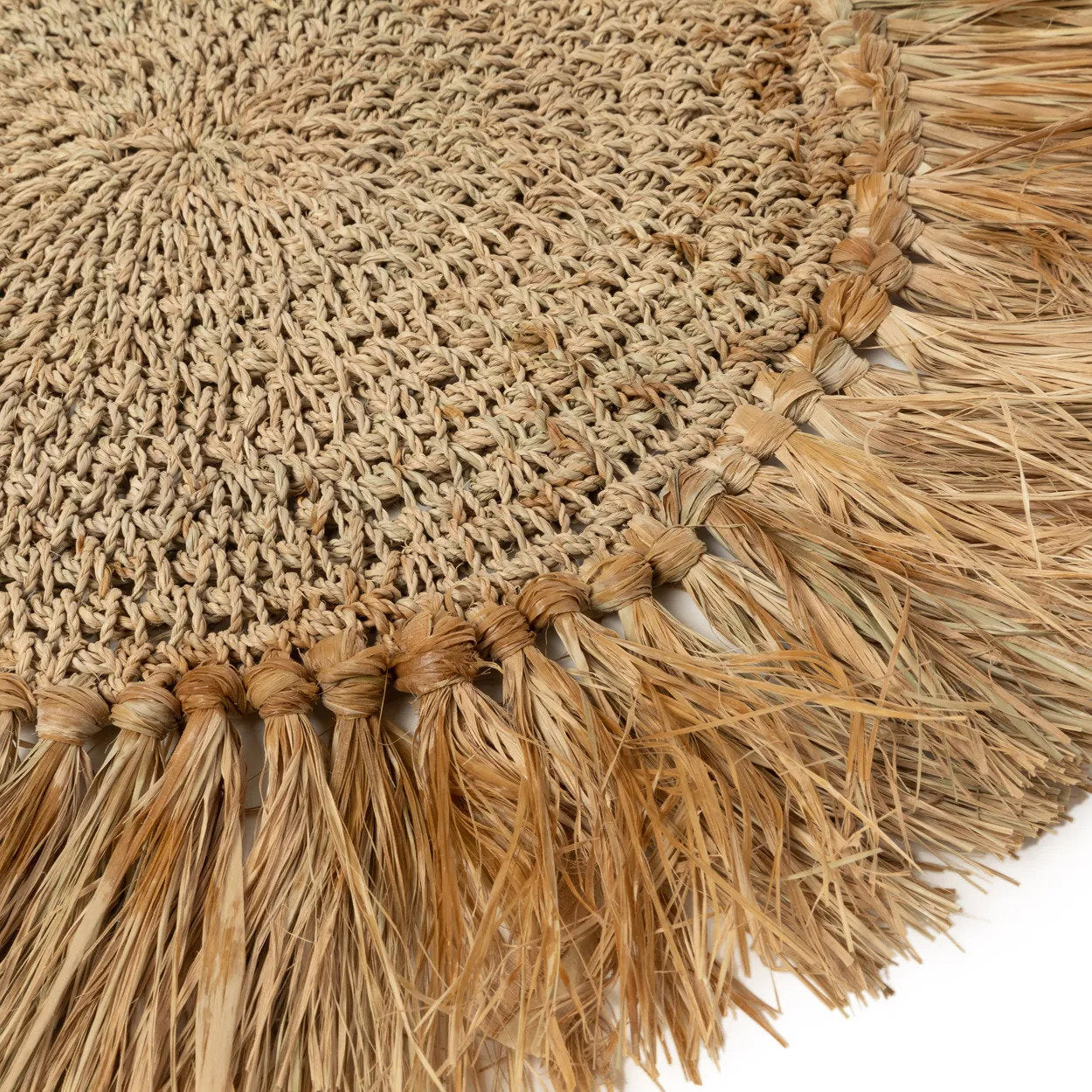 De gehaakte raffia placemat - naturel