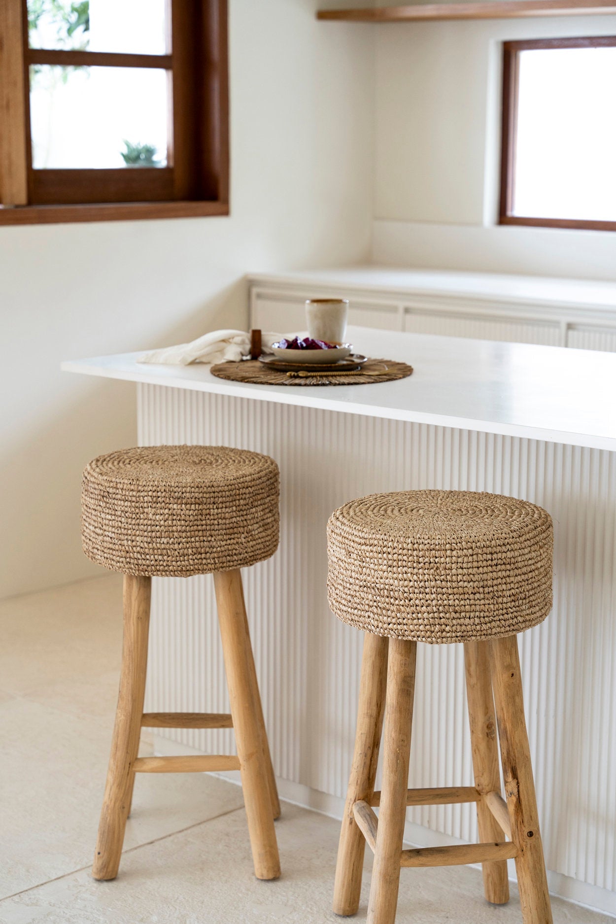 De raffia barkruk