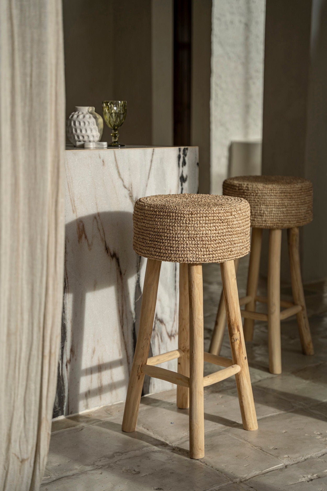De raffia barkruk