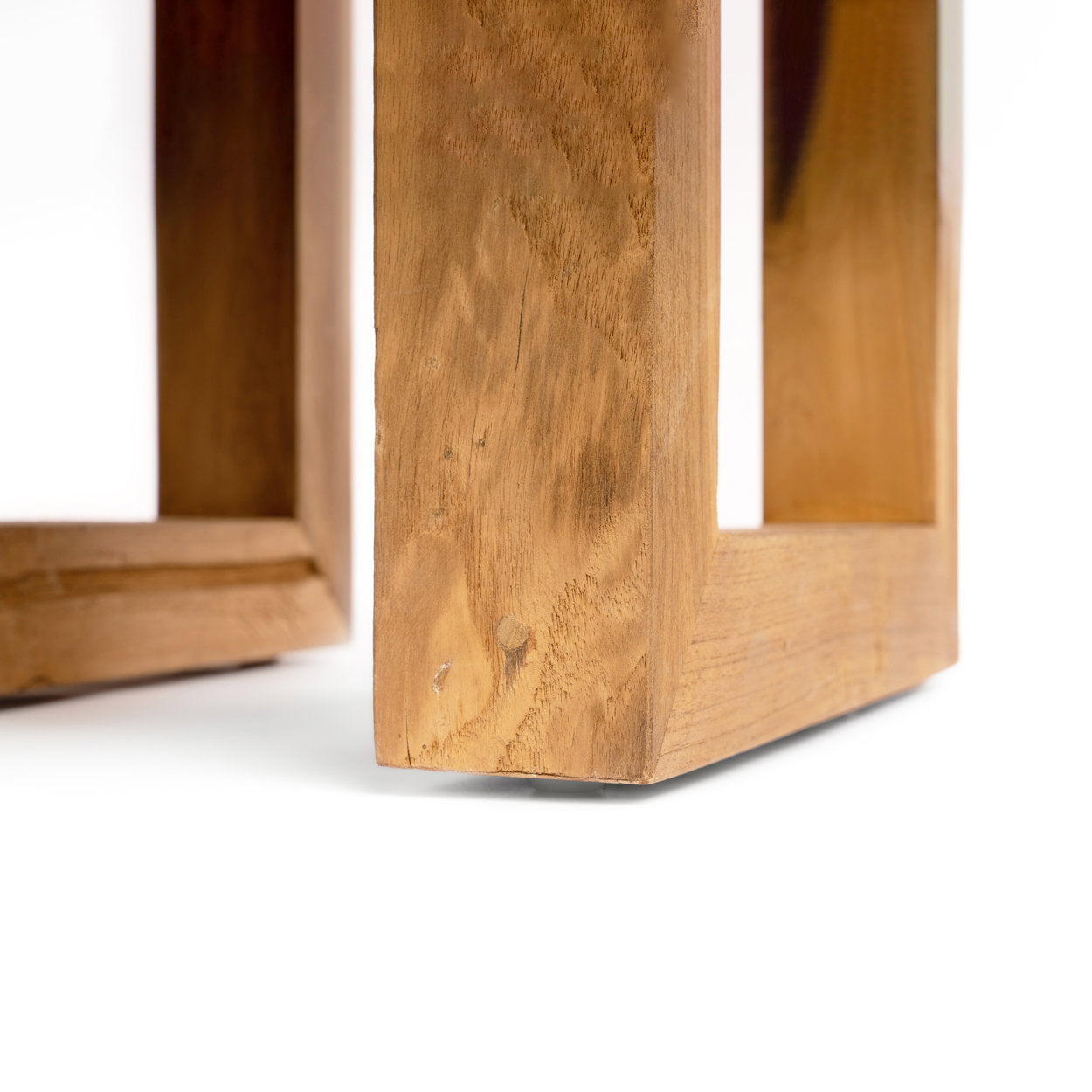 De bijzettafel van gerecycled teakhout - naturel